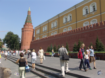 Гуляющие люди. Фотограф Марина Роз.