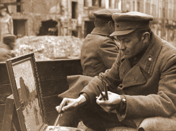 Художник Студии Грекова за работой. Май 1945 года, Берлин. Неизвестный фотограф.