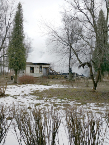 Дом-музей академика Павлова в Колотушах - пожар. Фотограф Владимир Алексеев.