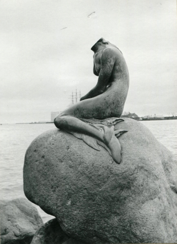 Обезглавленная Русалочка. 1964. Неизвестный фотограф.