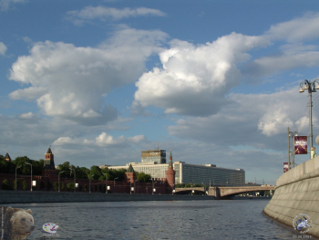 Гостиница `Россия`. Вид с Москвы-реки. Фотограф Марина Роз.