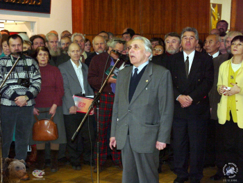 Выставка `Имени Твоему` в ЦДХ. Москва, 2000.. Сидоров Валентин Михайлович открывает выставку