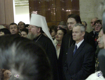 Выставка `Имени Твоему` в ЦДХ. Москва, 2000.. На открытии выставки