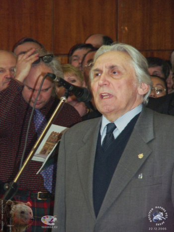 Выставка `Имени Твоему` в ЦДХ. Москва, 2000.. Говорит Сидоров Валентин Михайлович