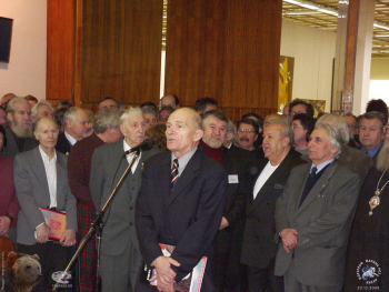 Выставка `Имени Твоему` в ЦДХ. Москва, 2000.. Говорит Зверьков Ефрем Иванович