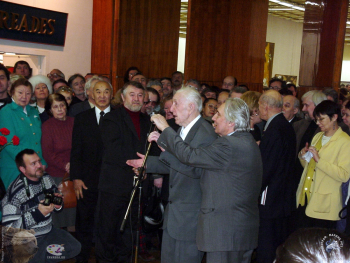 Выставка `Имени Твоему` в ЦДХ. Москва, 2000.. Открытие вернисажа выставки