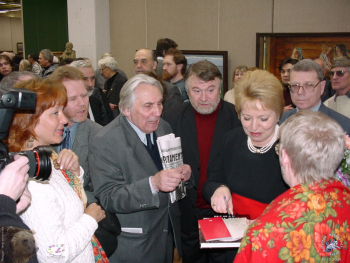 Выставка `Имени Твоему` в ЦДХ. Москва, 2000.. Сидоров Валентин Михайлович и Матвиенко Валентина Ивановна