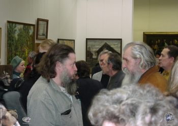 Выставка `Имени Твоему` в ЦДХ. Москва, 2000.. Беседа на вернисаже