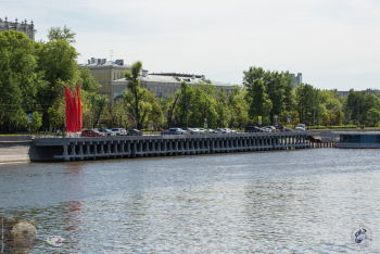 Причал `Новоспасский мост`. Весна. Вид с Космодамианской набережной. Фотограф Марина Роз.