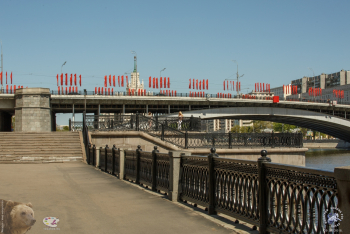 Большой Краснохолмский мост в Москве. Вид на мост. Фото 09.05.2018.