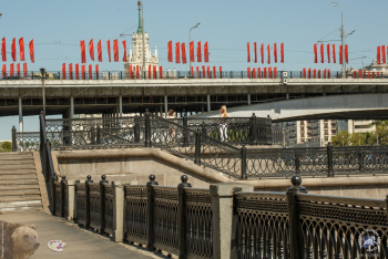 Большой Краснохолмский мост в Москве. Смотровая площадка у Большого Краснохолмского моста. Фото 09.05.2018.