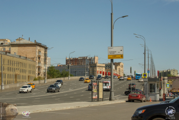 Большой Краснохолмский мост в Москве. Проезжая часть моста. Фото 09.05.2018.