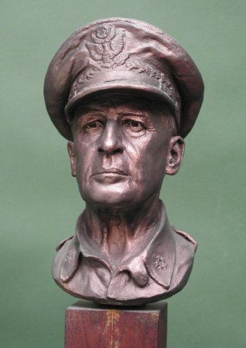 Зенос Фрудакис. Генерал Дуглас Макартур. Бронза. 2005. Пентагон.