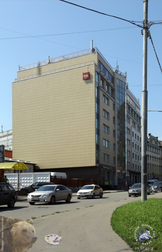 Торец здания отеля `Ибис`. Вид с пересечения Дубининской улицы и Жукова проезда. Фотограф Марина Роз.