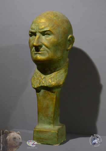 Выставка `Меер Айзенштадт. К синтезу 1930-х`. Портрет генерала М.Ф.Орлова. Гипс. 1942. Из коллекции Юрия Арендта. Фото 08.01.2019.
