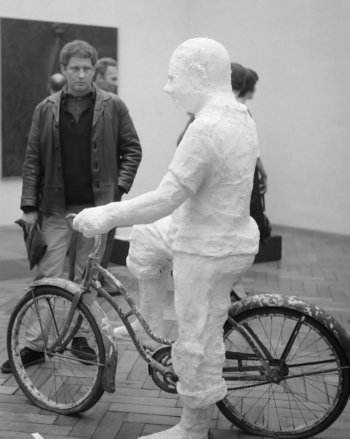 Джордж Сигал. Велосипедист. Инсталляция. 1964. Городской музей (Амстердам).