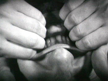 Брюс Науман. Раскрытый рот. Концептуальная фотография. 1969.
