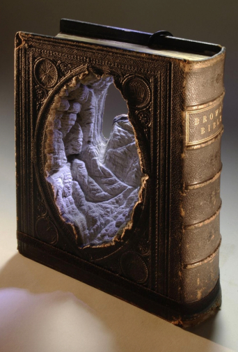 Гай Ларами. Сквозная резьба в книге. Резьба по книге. Частное собрание.