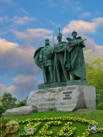 Бичуков Анатолий Андреевич. Защитникам земли русской. Бронза, гранит. 1995. Москва, Поклонная гора. Фотограф Марина Роз.