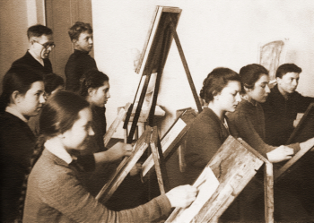 Урок рисунка в МСХШ. 1947. Неизвестный фотограф.