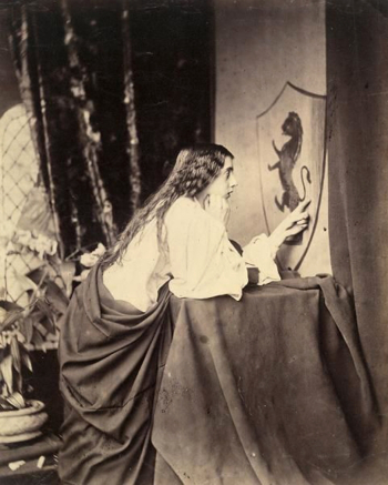 Генри Пич Робинсон. Элейна из Астолата рассматривает щит Ланселота. 1859.