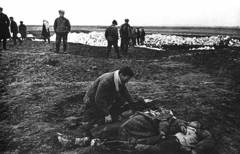 Халдей Евгений Ананьевич. Нашел своих родных. Крым, 1942 год.