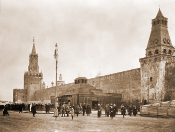 Мавзолей Ленина в 1928 году. Неизвестный фотограф.