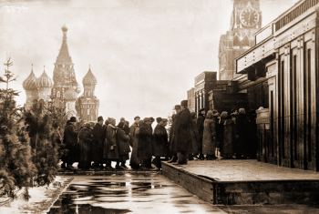 Очередь в Мавзолей Ленина. 1925. Неизвестный фотограф.