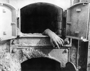 Марков-Гринберг Марк Борисович. Человеческие останки в печи крематория концлагеря Штутгоф