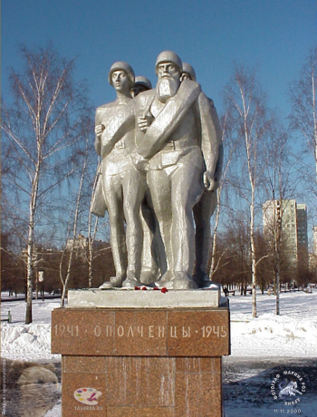 Кирюхин Олег Сергеевич. Памятник народным ополченцам Москвы. Фото 11.11.2000.