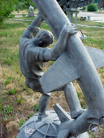Кирюхин Олег Сергеевич. Разоружение (деталь). Алюминий. 1987. Скульптурный парк `Музеон`, Москва.