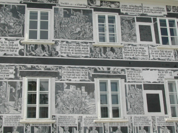Vinzenz Mühlstein. Сграффито на здании в Вайтре (Австрия). 2005.