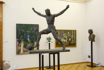 Выставка `Отец и сын Переяславцы. Живопись, скульптура`. Скульптурная композиция `Всеволод Бобров`