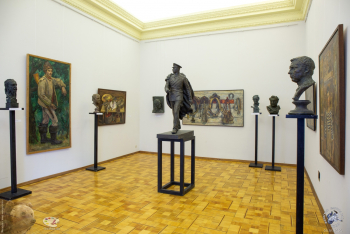 Выставка `Отец и сын Переяславцы. Живопись, скульптура`. Скульптурные и живописные экспонаты выставки