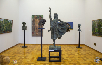 Выставка `Отец и сын Переяславцы. Живопись, скульптура`. М.В.Переяславец. Скульптура `Саратовская прима Анастасия Локтева`.