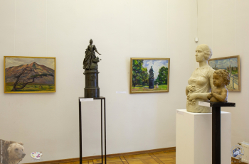 Выставка `Отец и сын Переяславцы. Живопись, скульптура`. Скульптурная и живописная экспозиция выставки