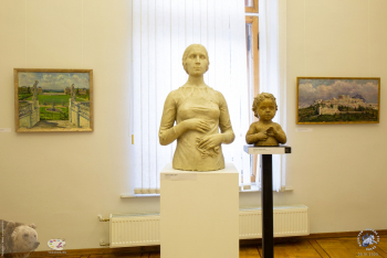 Выставка `Отец и сын Переяславцы. Живопись, скульптура`. М.В.Переяславец. Скульптурные портреты `Портрет жены` и `Верочка. Портрет дочери`.