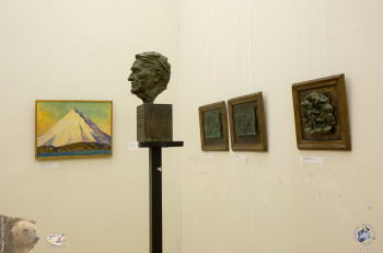 Выставка `Отец и сын Переяславцы. Живопись, скульптура`. М.В.Переяславец. Портрет Героя Советского Союза и Героя Болгарии Захария Захариева.