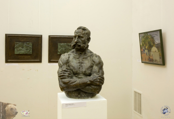 Выставка `Отец и сын Переяславцы. Живопись, скульптура`. М.В.Переяславец. Скульптурная работа `Боцман Полувьянов`.