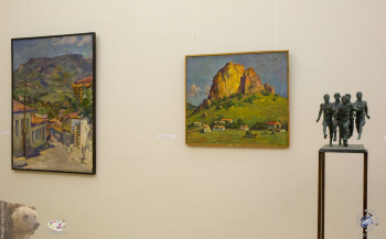 Выставка `Отец и сын Переяславцы. Живопись, скульптура`. Картины и скульптурная композиция в экспозиции выставки