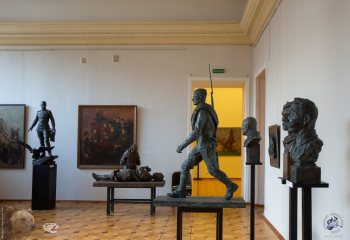 Выставка `Отец и сын Переяславцы. Живопись, скульптура`. Скульптурные и живописные работы о войне