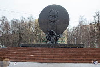 Памятник Хо Ши Мину в Москве. Фотограф Марина Роз.
