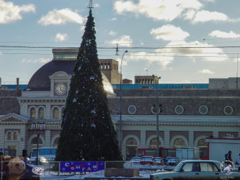 Ёлка у Павелецкого вокзала. Фотограф Марина Роз.