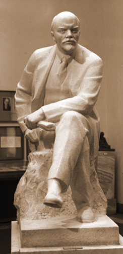 Щербаков Николай Андреевич. В.И.Ленин. Мрамор. 163х74х116. 1962. Государственный исторический музей.