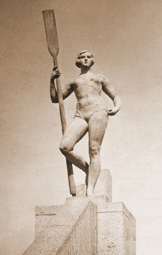 Иодко Ромуальд Ромуальдович. Женщина с веслом. 1935. Работа утеряна.