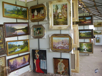 Продажа картин на Вернисаже Музеона. Фотограф Марина Роз.