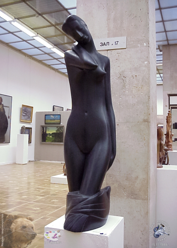 Выставка `Болдинская осень` в ЦДХ. 1999.. Слепов Олег Юрьевич. Леда. Дерево. 1992.