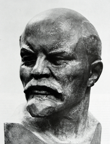 Сонин Виктор Александрович. В.И.Ленин. Тонированный гипс. 65х30х35. 1968. Местонахождение неизвестно.