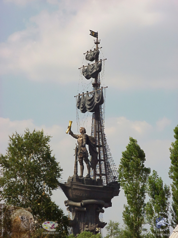 Пётр I на Москве-реке. Вид из `Музеона`. Фотограф Марина Роз.