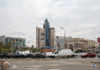 Площадь `Серпуховская Застава`. Вид от Даниловского рынка на южную часть площади. Фотограф Марина Роз.